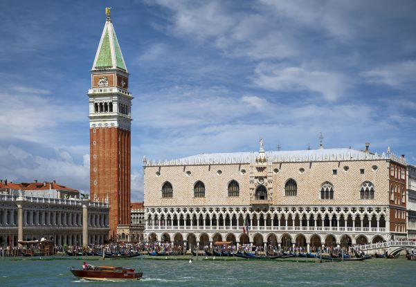 Una diplomacia a la veneciana: Italia, entre Oriente y Occidente en el siglo XXI